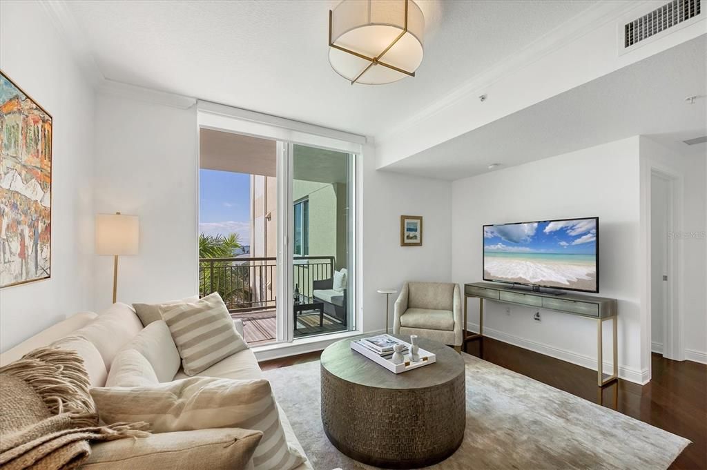 合同活跃: $3,250 (1 贝兹, 1 浴室, 1212 平方英尺)