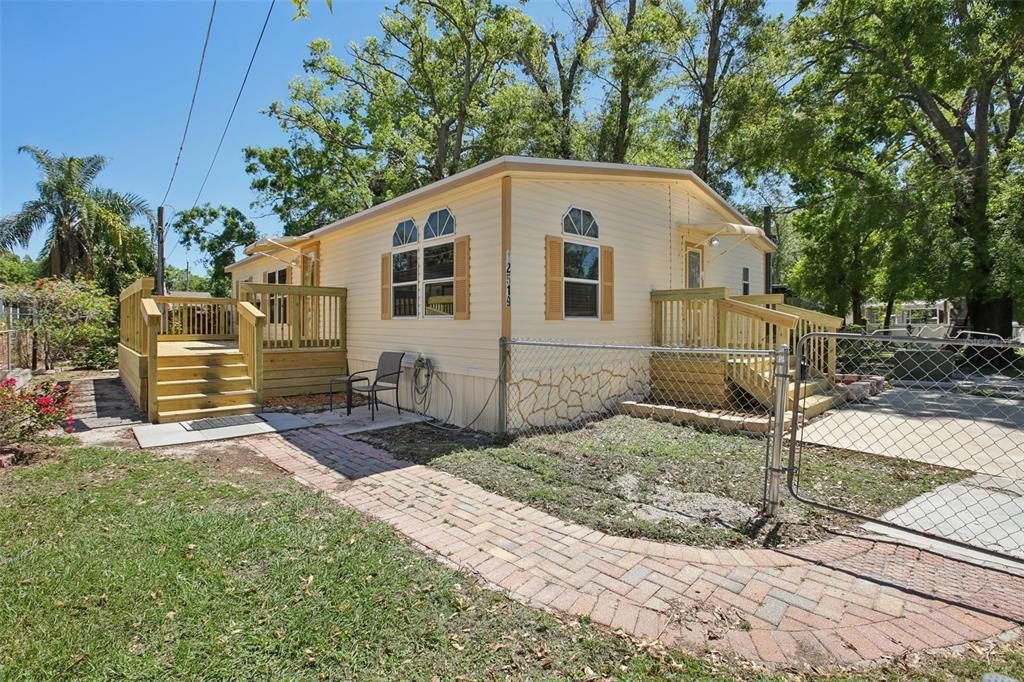 Recently Sold: $230,000 (3 beds, 2 baths, 1188 Square Feet)