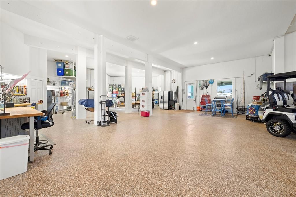 合同活跃: $2,399,900 (3 贝兹, 2 浴室, 2376 平方英尺)