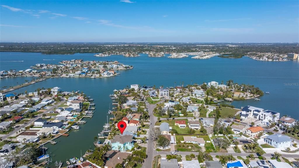 合同活跃: $2,399,900 (3 贝兹, 2 浴室, 2376 平方英尺)