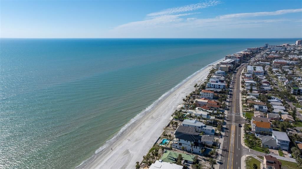 合同活跃: $2,399,900 (3 贝兹, 2 浴室, 2376 平方英尺)