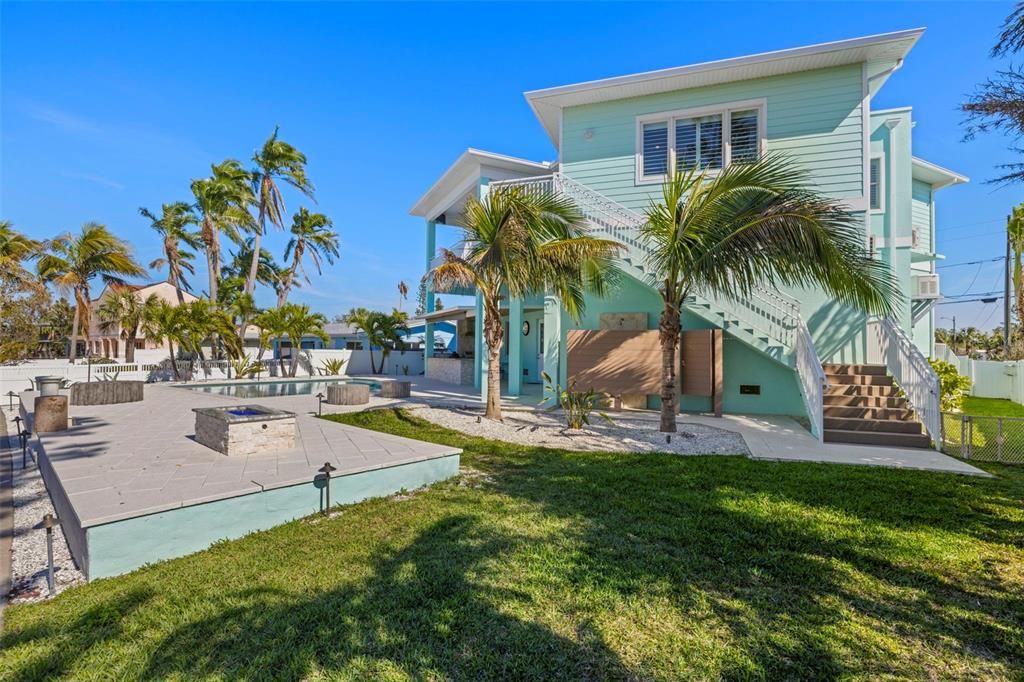 合同活跃: $2,399,900 (3 贝兹, 2 浴室, 2376 平方英尺)