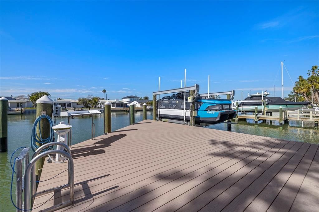 合同活跃: $2,399,900 (3 贝兹, 2 浴室, 2376 平方英尺)