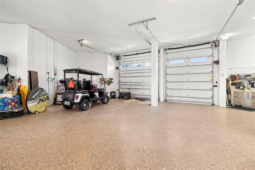 合同活跃: $2,399,900 (3 贝兹, 2 浴室, 2376 平方英尺)