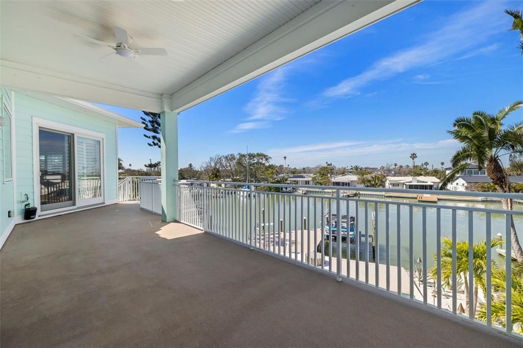 合同活跃: $2,399,900 (3 贝兹, 2 浴室, 2376 平方英尺)