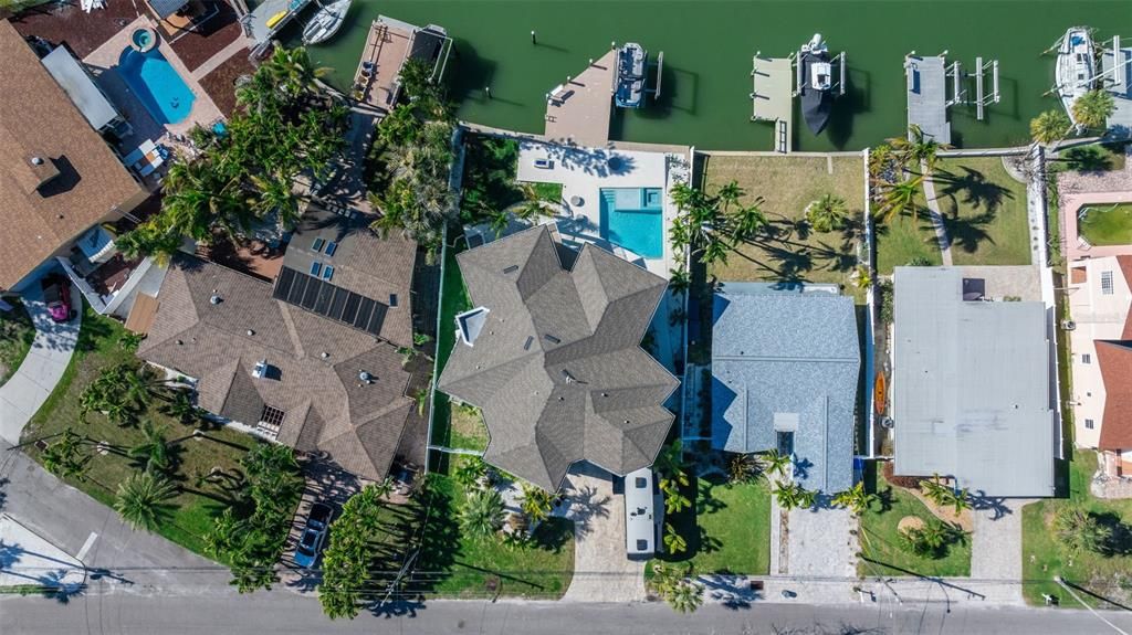 合同活跃: $2,399,900 (3 贝兹, 2 浴室, 2376 平方英尺)