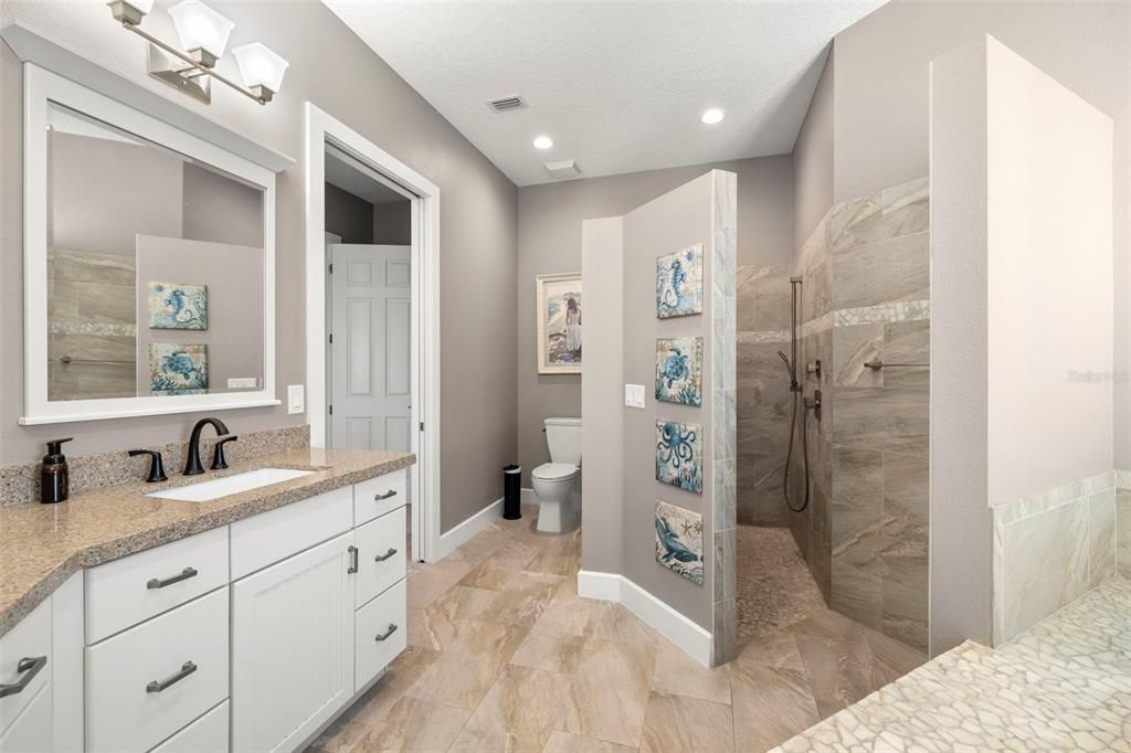 合同活跃: $2,399,900 (3 贝兹, 2 浴室, 2376 平方英尺)