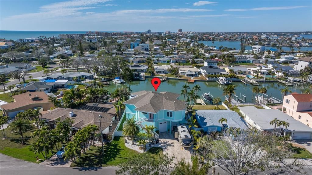 合同活跃: $2,399,900 (3 贝兹, 2 浴室, 2376 平方英尺)