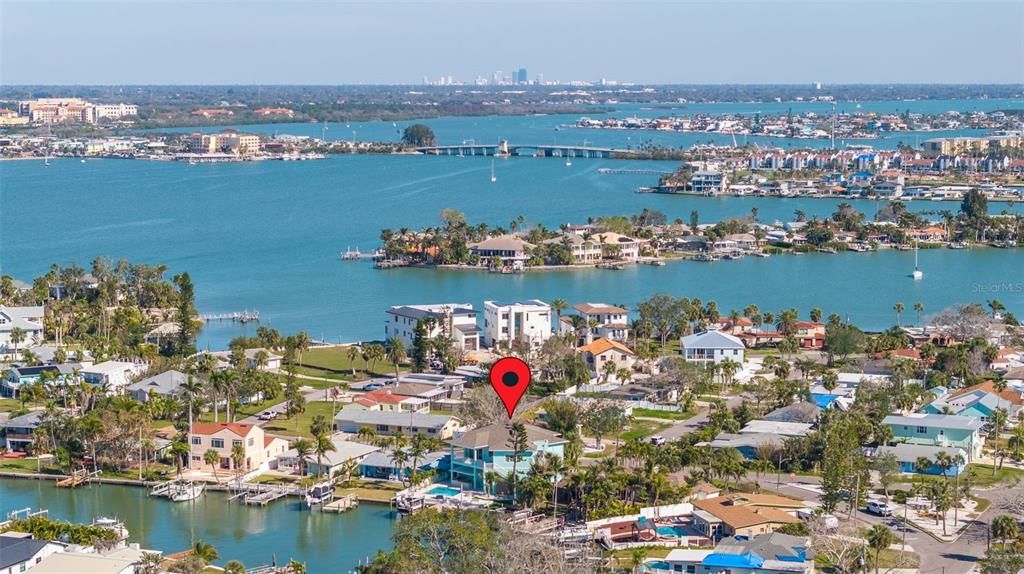 合同活跃: $2,399,900 (3 贝兹, 2 浴室, 2376 平方英尺)