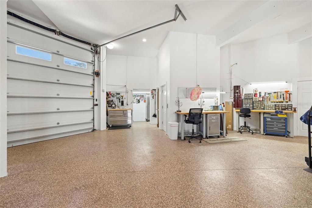 合同活跃: $2,399,900 (3 贝兹, 2 浴室, 2376 平方英尺)