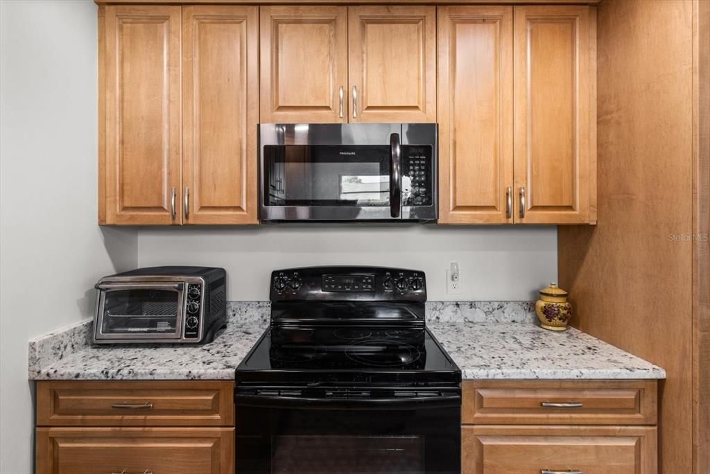 待售: $199,000 (2 贝兹, 2 浴室, 1819 平方英尺)