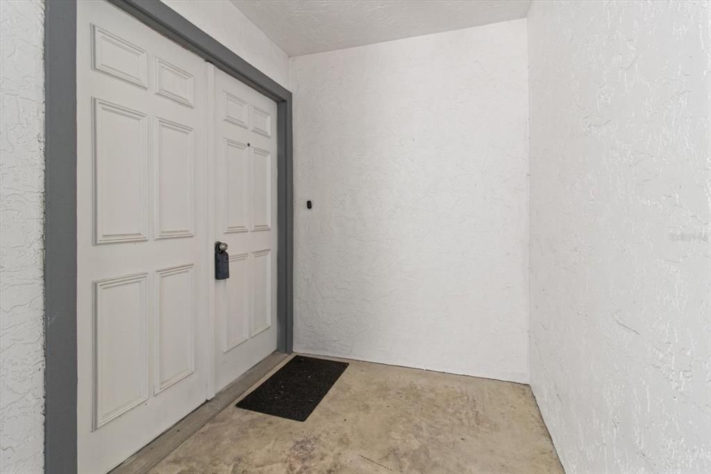 待售: $199,000 (2 贝兹, 2 浴室, 1819 平方英尺)