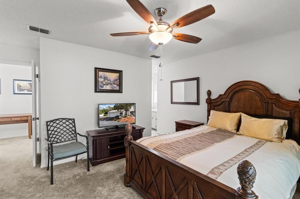 待售: $199,000 (2 贝兹, 2 浴室, 1819 平方英尺)