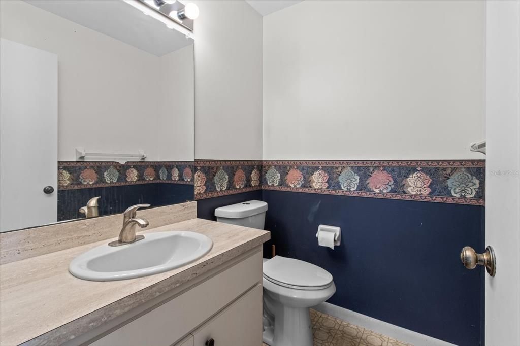 待售: $199,000 (2 贝兹, 2 浴室, 1819 平方英尺)