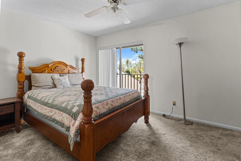 待售: $199,000 (2 贝兹, 2 浴室, 1819 平方英尺)