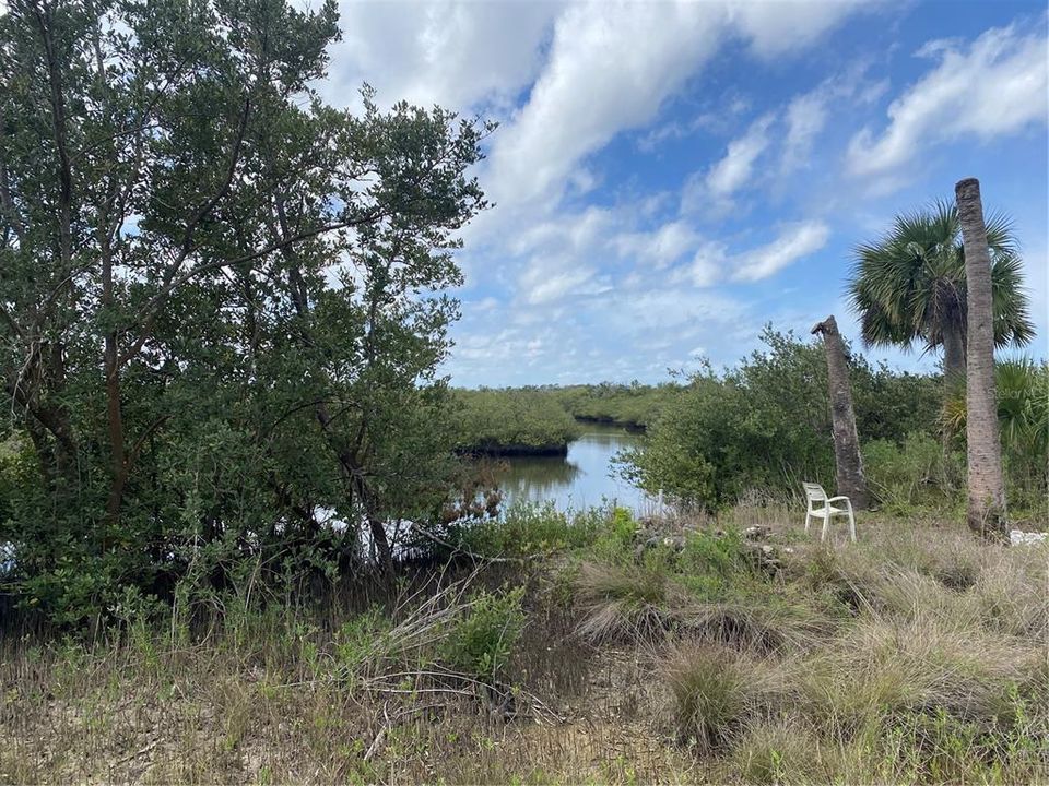 На продажу: $194,000 (0.17 acres)