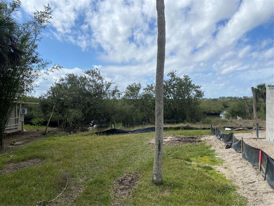 На продажу: $194,000 (0.17 acres)