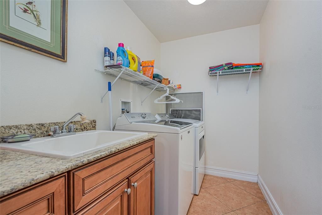 待售: $599,000 (3 贝兹, 3 浴室, 2700 平方英尺)