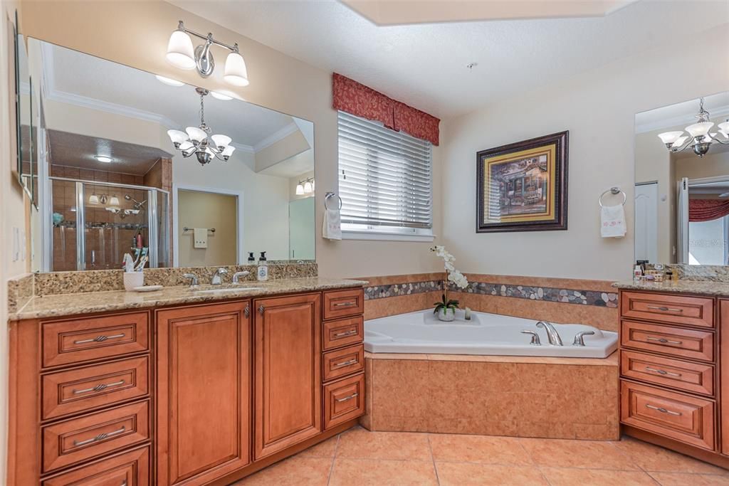 待售: $599,000 (3 贝兹, 3 浴室, 2700 平方英尺)