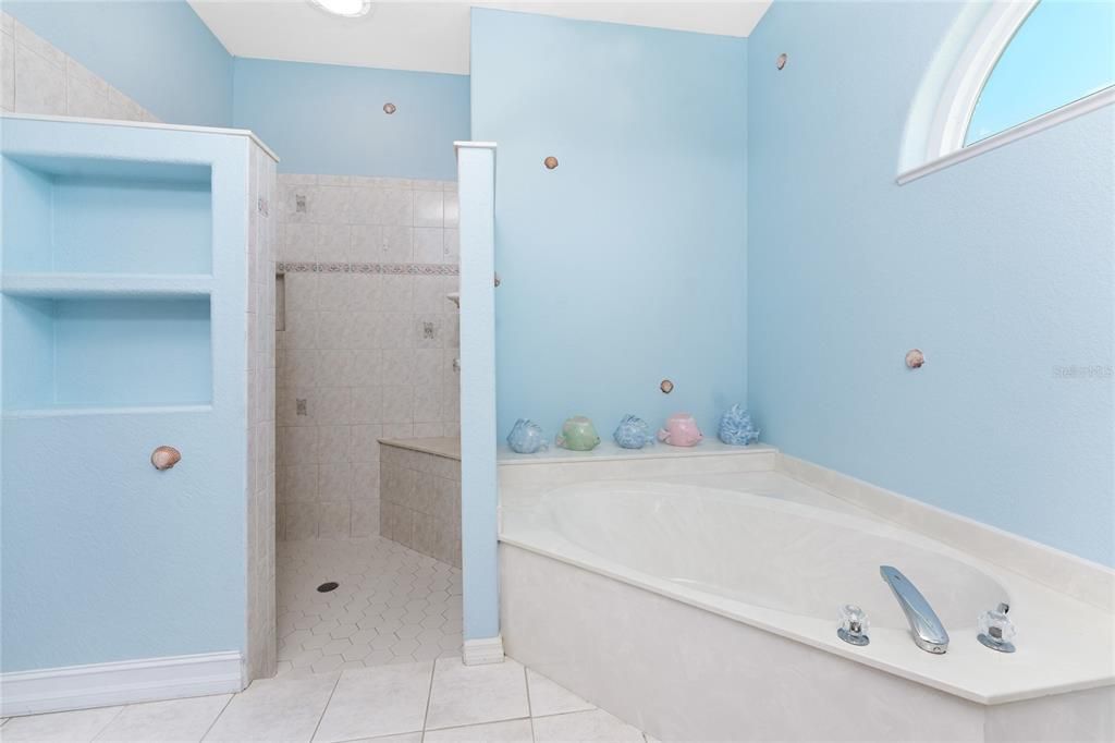 Под контрактом: $750,000 (3 спален, 2 ванн, 1988 Квадратных фут)