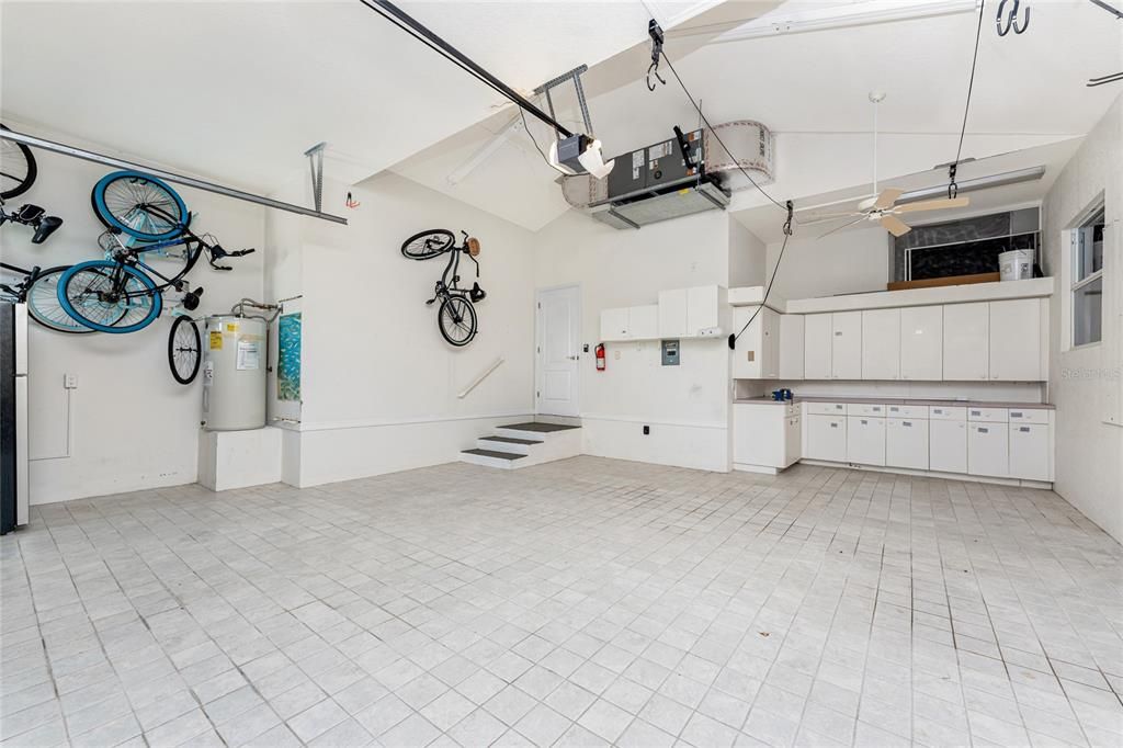 Под контрактом: $750,000 (3 спален, 2 ванн, 1988 Квадратных фут)