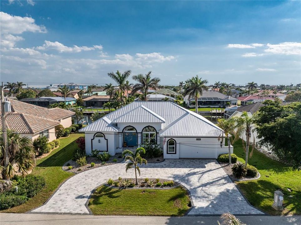 Под контрактом: $750,000 (3 спален, 2 ванн, 1988 Квадратных фут)