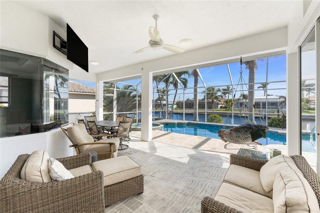 Под контрактом: $750,000 (3 спален, 2 ванн, 1988 Квадратных фут)