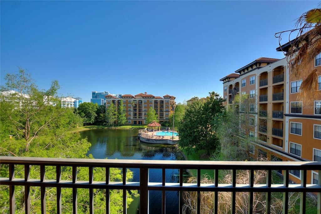 Под контрактом: $159,900 (2 спален, 2 ванн, 957 Квадратных фут)