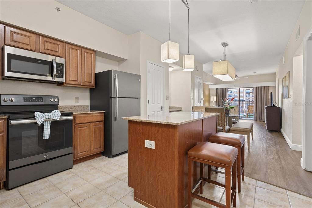 Под контрактом: $159,900 (2 спален, 2 ванн, 957 Квадратных фут)