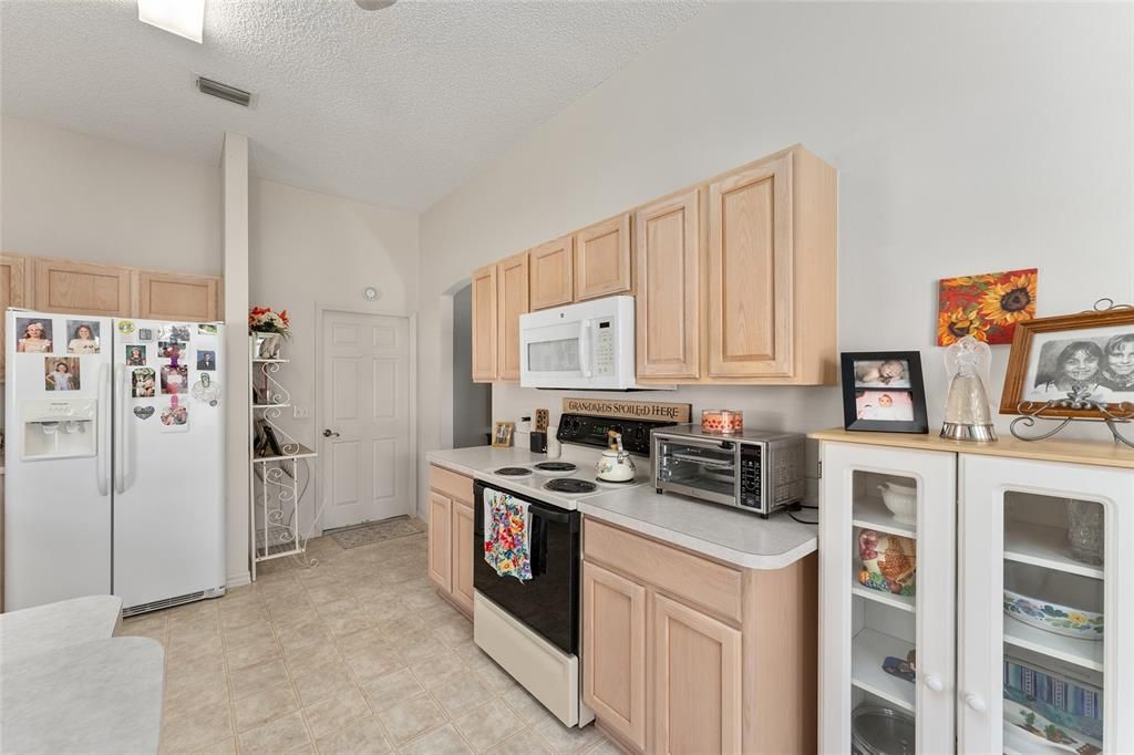 合同活跃: $290,000 (3 贝兹, 2 浴室, 1520 平方英尺)