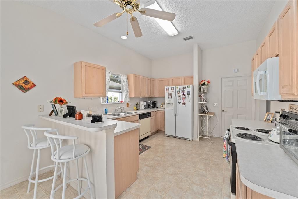 合同活跃: $290,000 (3 贝兹, 2 浴室, 1520 平方英尺)