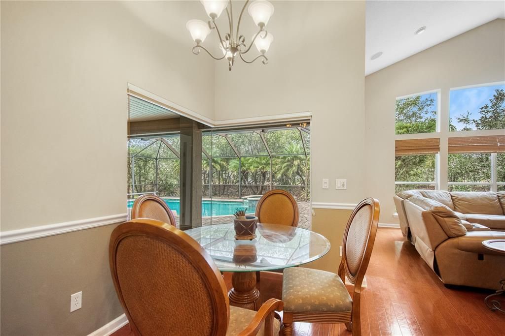 En Venta: $699,900 (3 camas, 3 baños, 2907 Pies cuadrados)