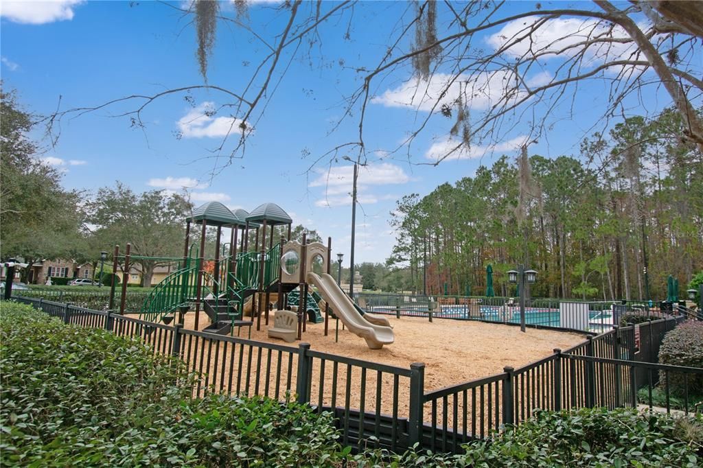 En Venta: $699,900 (3 camas, 3 baños, 2907 Pies cuadrados)