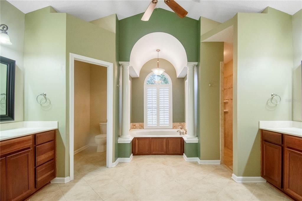 En Venta: $699,900 (3 camas, 3 baños, 2907 Pies cuadrados)