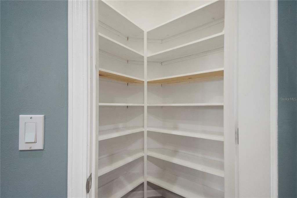 En Venta: $699,900 (3 camas, 3 baños, 2907 Pies cuadrados)