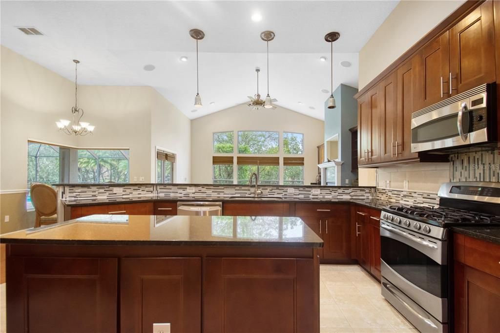 En Venta: $699,900 (3 camas, 3 baños, 2907 Pies cuadrados)