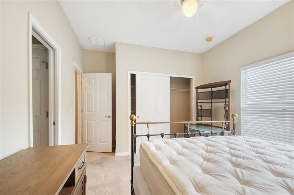 En Venta: $699,900 (3 camas, 3 baños, 2907 Pies cuadrados)