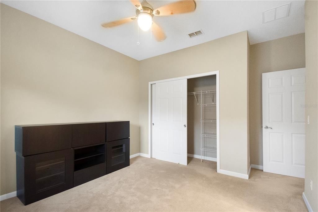 En Venta: $699,900 (3 camas, 3 baños, 2907 Pies cuadrados)