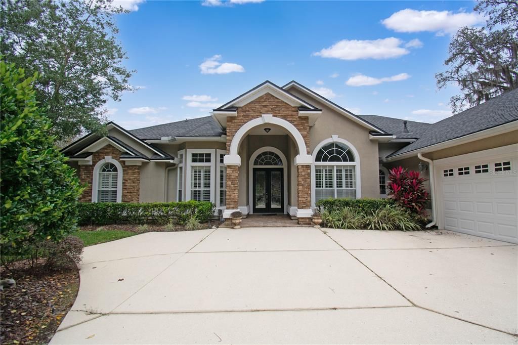 En Venta: $699,900 (3 camas, 3 baños, 2907 Pies cuadrados)