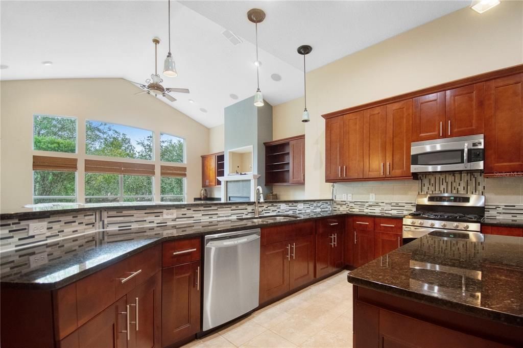 En Venta: $699,900 (3 camas, 3 baños, 2907 Pies cuadrados)