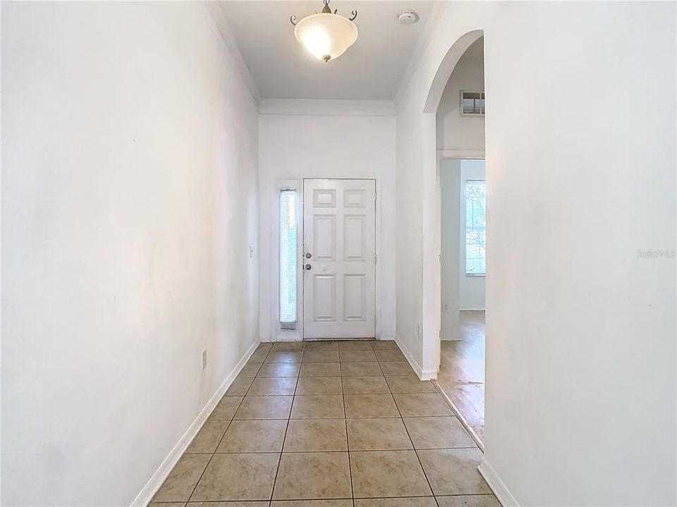 Под контрактом: $2,500 (4 спален, 2 ванн, 1923 Квадратных фут)