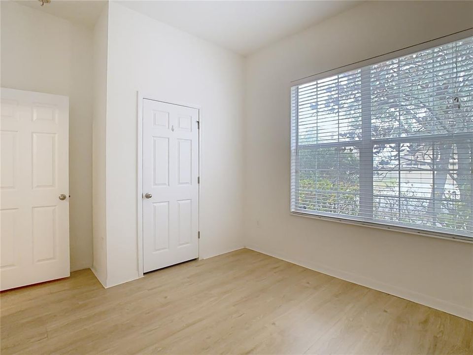 Под контрактом: $2,500 (4 спален, 2 ванн, 1923 Квадратных фут)