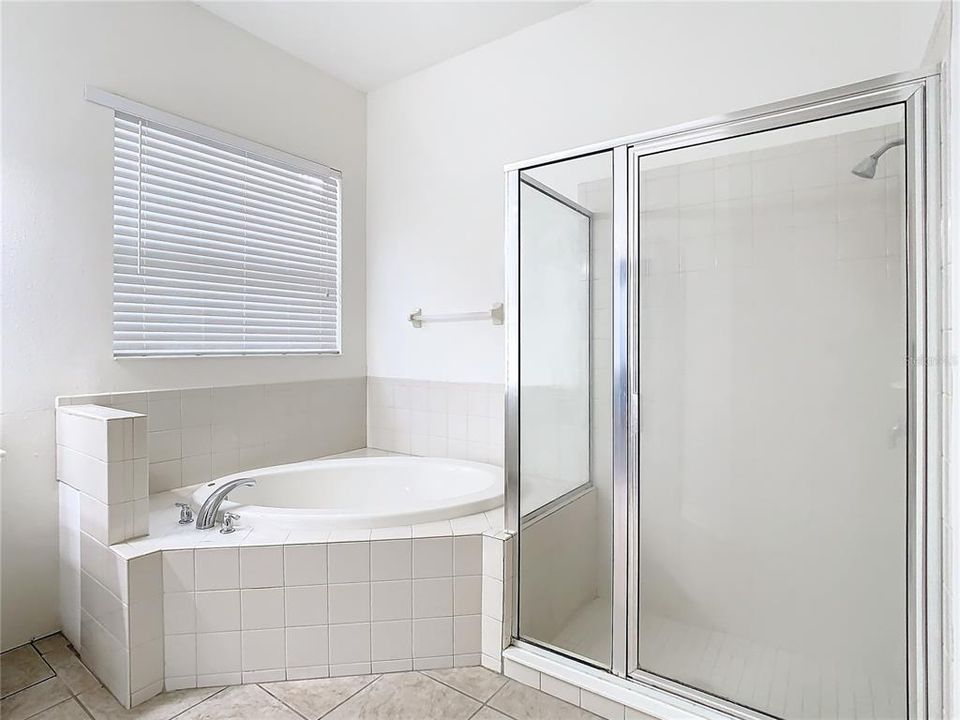 Под контрактом: $2,500 (4 спален, 2 ванн, 1923 Квадратных фут)