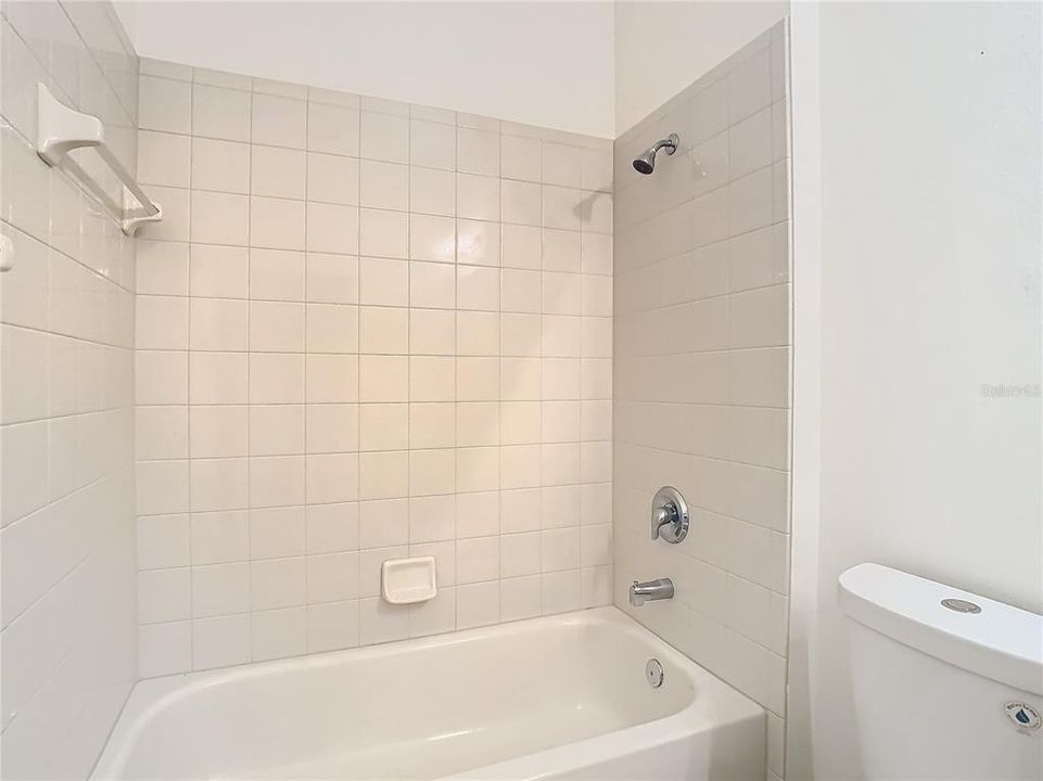 Под контрактом: $2,500 (4 спален, 2 ванн, 1923 Квадратных фут)