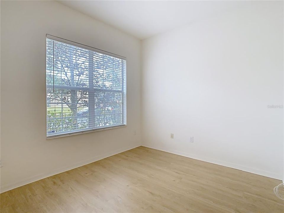 Под контрактом: $2,500 (4 спален, 2 ванн, 1923 Квадратных фут)