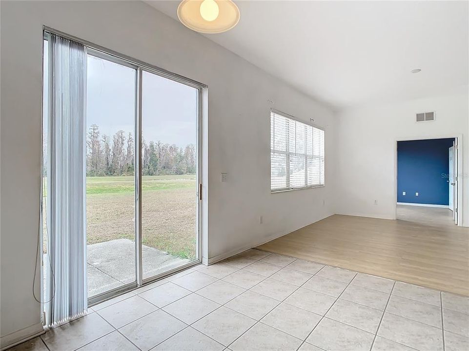 Под контрактом: $2,500 (4 спален, 2 ванн, 1923 Квадратных фут)