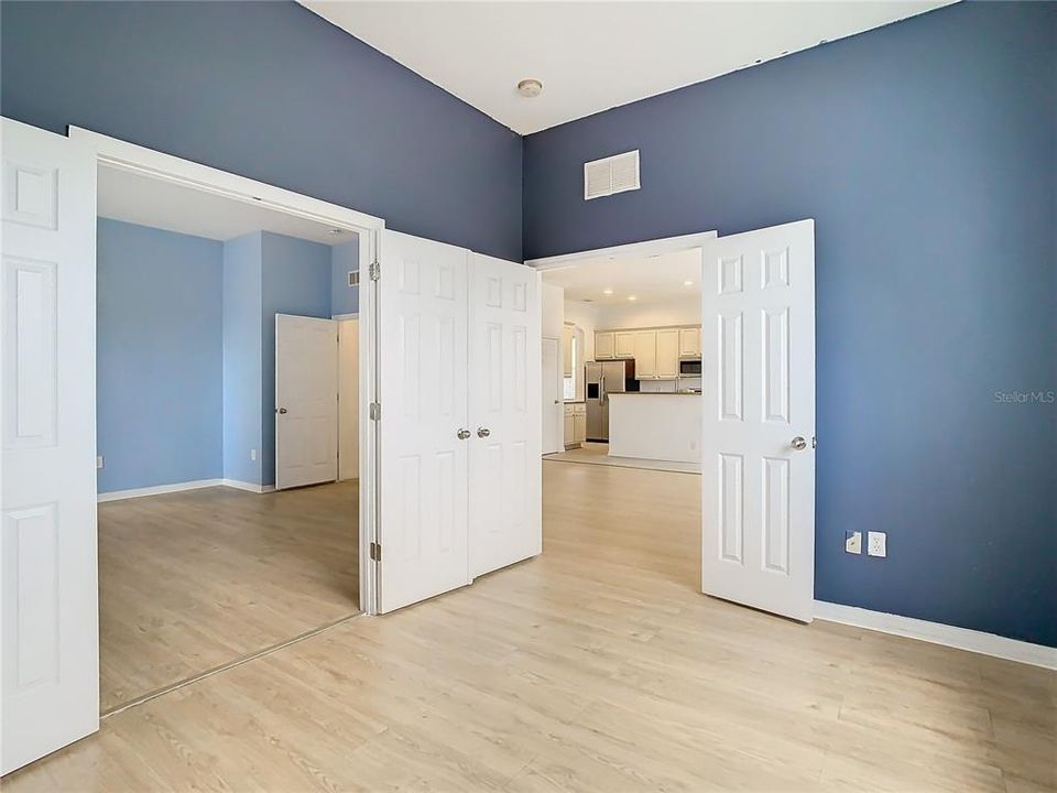 Под контрактом: $2,500 (4 спален, 2 ванн, 1923 Квадратных фут)