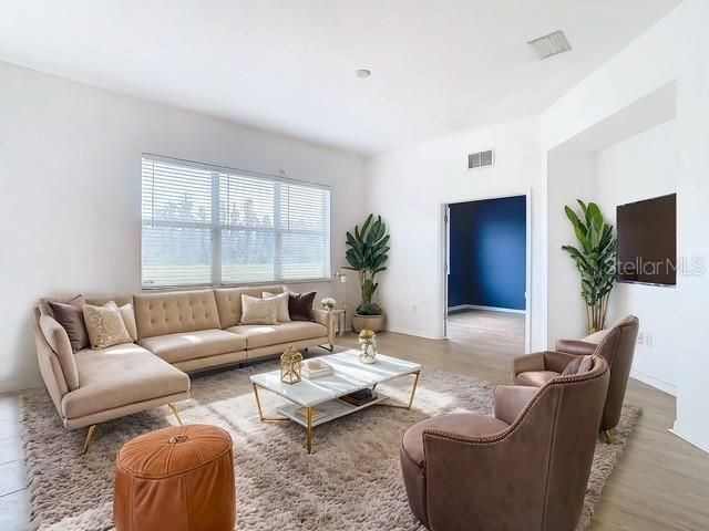 Под контрактом: $2,500 (4 спален, 2 ванн, 1923 Квадратных фут)