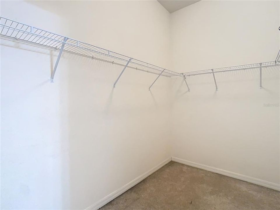 Под контрактом: $2,500 (4 спален, 2 ванн, 1923 Квадратных фут)