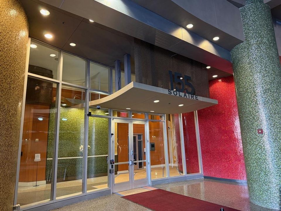 For Sale: $220,000 (1 beds, 1 baths, 729 Square Feet)